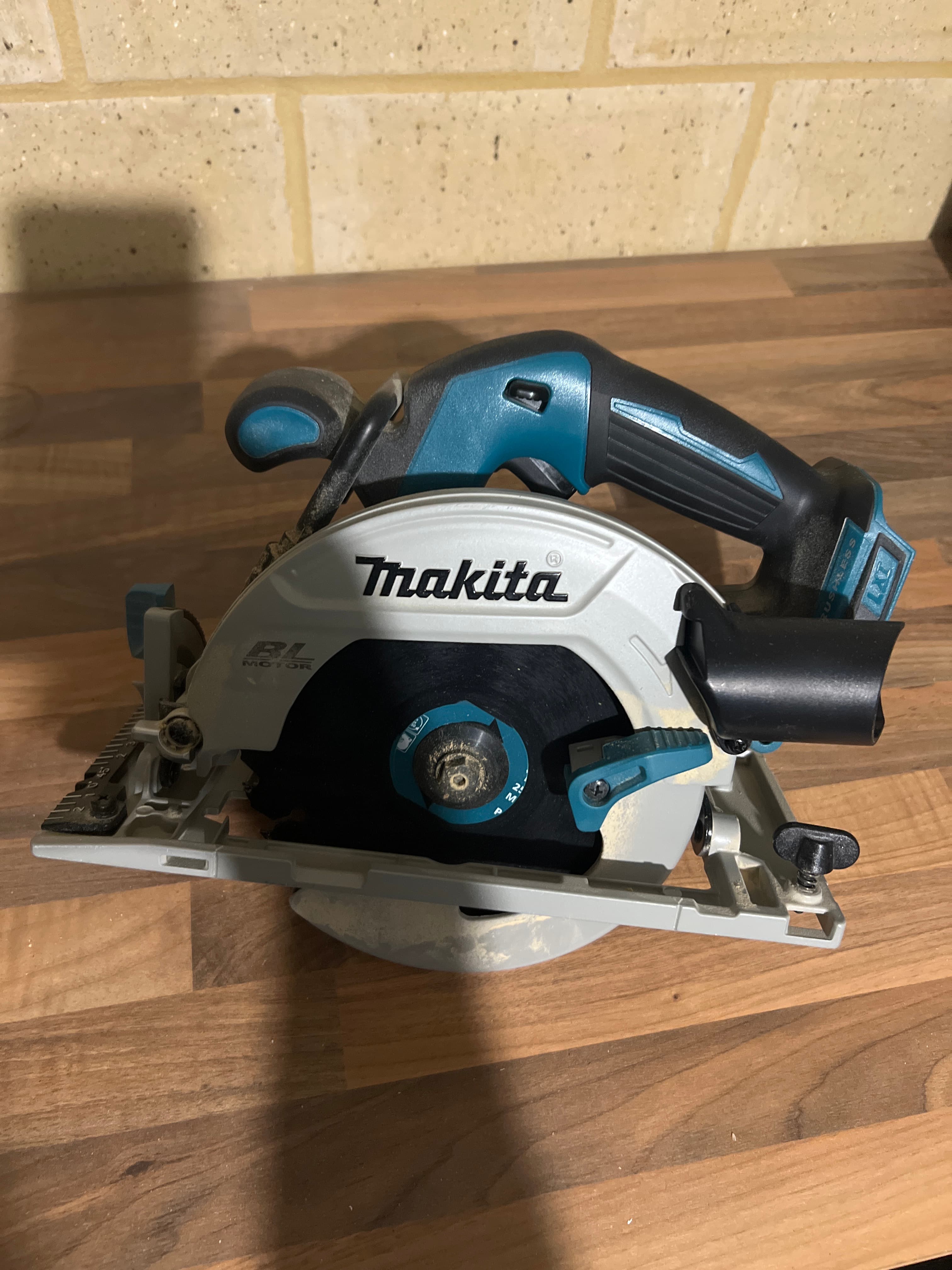 Makita brushless circular saw